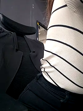 Snapshot of Isabella_Varella chatting on October 15, 2025, 1:08 pm Isabella Varella online show from October 15, 2025, 1:08 pm