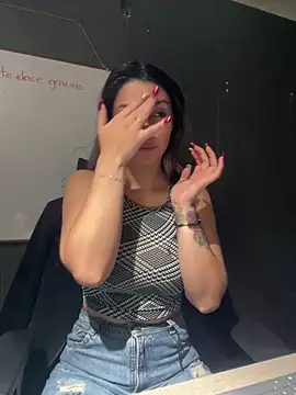 Isabella Varella online show from December 5, 2025, 12:26 pm