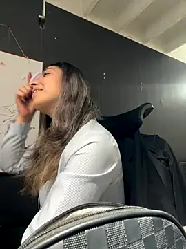 Snapshot of Isabella_Varella chatting on December 1, 2025, 12:28 pm Isabella Varella online show from December 1, 2025, 12:28 pm