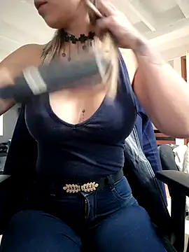 Snapshot of Isabella_Varella chatting on October 9, 2025, 12:49 pm Isabella Varella online show from October 9, 2025, 12:49 pm