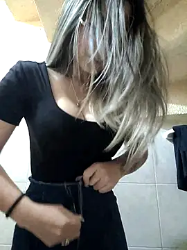 Snapshot of Isabella_Varella chatting on March 12, 2025, 4:56 pm Isabella Varella online show from March 12, 2025, 4:56 pm