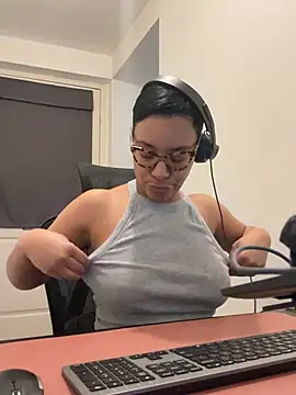 Melia Rayne online show from February 25, 2026, 10:48 am