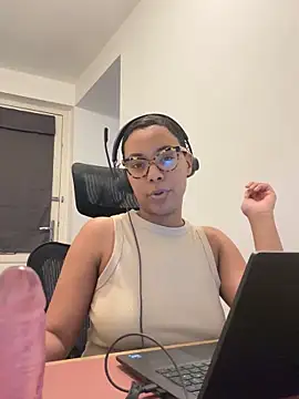 Melia Rayne online show from December 5, 2025, 11:20 am