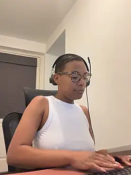 Melia Rayne online show from June 5, 2026, 9:37 am