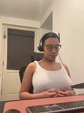 Melia Rayne online show from February 19, 2026, 11:29 am