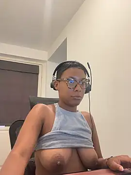 Snapshot of Melia_Rayne chatting on June 29, 2026, 10:15 am Melia Rayne online show from June 29, 2026, 10:15 am