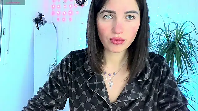 neferutt online show from November 20, 2025, 11:00 am