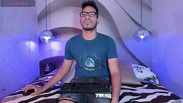 ETHAN DRAVEN online show from September 30, 2025, 6:58 pm