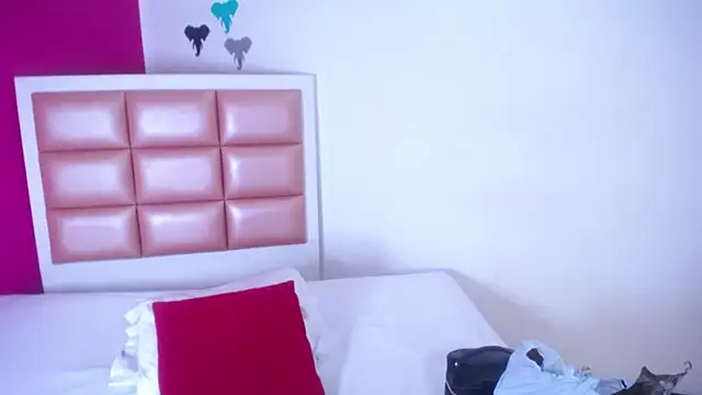 tiny sarah1 online show from October 29, 2025, 3:44 pm