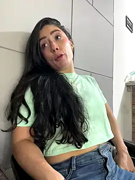 isabella winkler online show from December 22, 2025, 3:56 pm