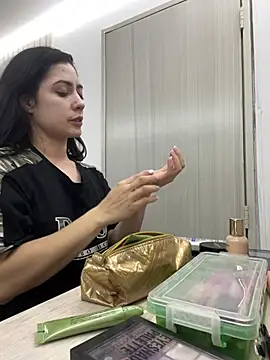 isabella winkler online show from March 7, 2026, 10:43 am