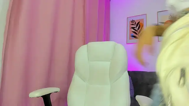 gaaby foxx online show from April 16, 2026, 8:09 pm