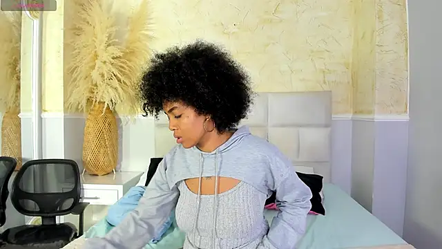 SarahLynn7 online show from February 7, 2026, 9:34 pm