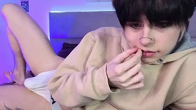 Alex Vallley online show from April 10, 2026, 11:01 pm