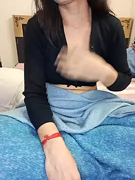 Cute-Zarina online show from December 5, 2025, 4:38 pm