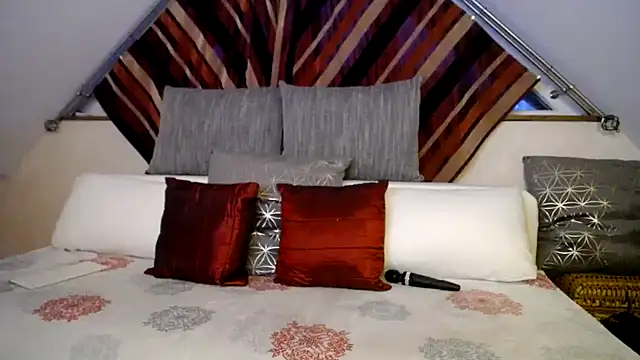 Kathylovexxx online show from April 13, 2026, 3:54 am