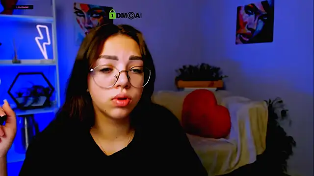 Snapshot of kiki_swan chatting on March 17, 2025, 7:35 am kiki swan online show from March 17, 2025, 7:35 am