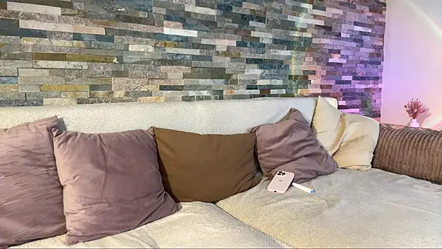 Aurora 5 online show from November 12, 2025, 7:23 am