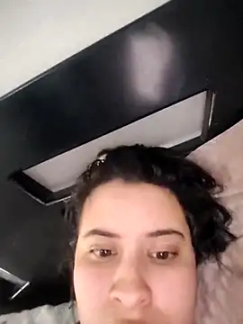 Snapshot of mialorents chatting on February 9, 2026, 7:23 pm mialorents online show from February 9, 2026, 7:23 pm