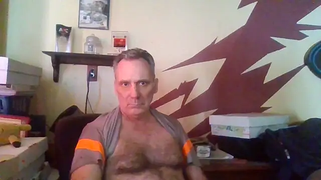 Snapshot of HunkofRock chatting on October 16, 2025, 5:54 pm HunkofRock online show from October 16, 2025, 5:54 pm