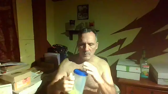 Snapshot of HunkofRock chatting on February 17, 2026, 5:27 am HunkofRock online show from February 17, 2026, 5:27 am