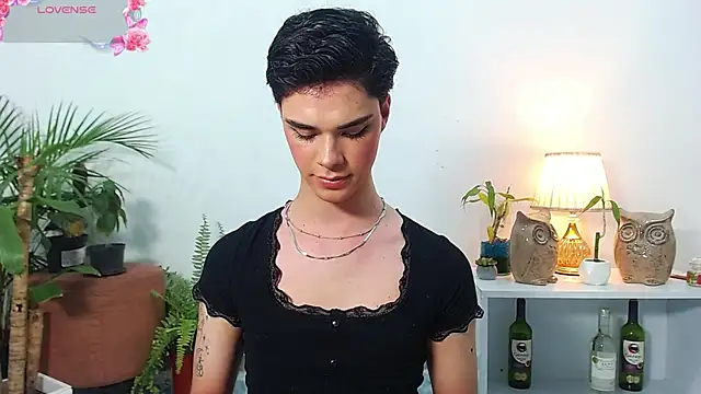 juanes puthee online show from March 12, 2026, 5:02 am