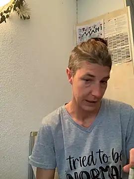 Snapshot of HerrundFrau-M chatting on March 12, 2025, 7:57 am HerrundFrau-M online show from March 12, 2025, 7:57 am