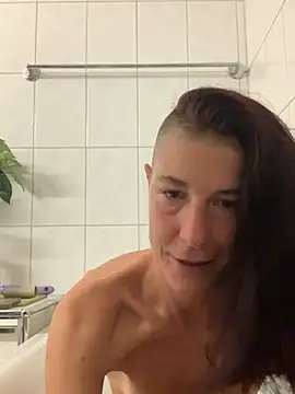 Snapshot of HerrundFrau-M chatting on March 18, 2025, 4:40 am HerrundFrau-M online show from March 18, 2025, 4:40 am