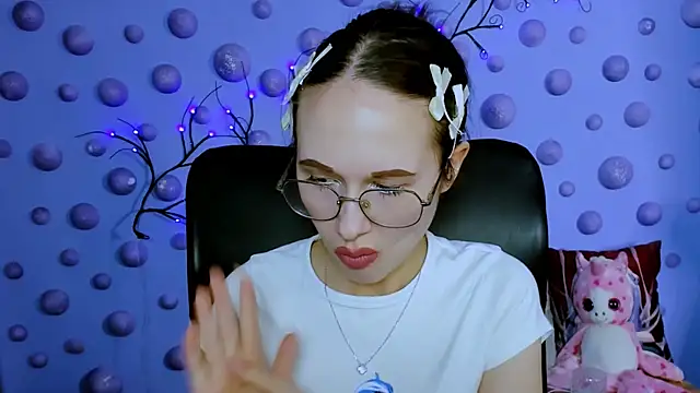 Snapshot of mona_cloud chatting on May 3, 2026, 7:50 pm mona cloud online show from May 3, 2026, 7:50 pm