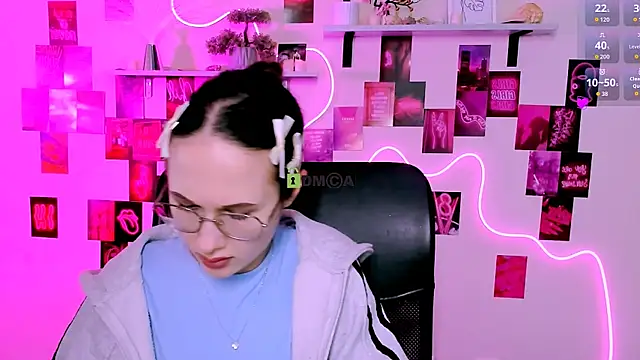 Snapshot of mona_cloud chatting on April 30, 2026, 8:57 pm mona cloud online show from April 30, 2026, 8:57 pm