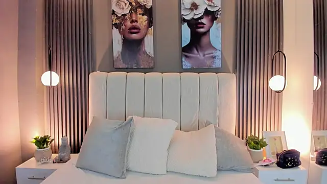 GiannaColling1 online show from October 24, 2025, 6:18 pm