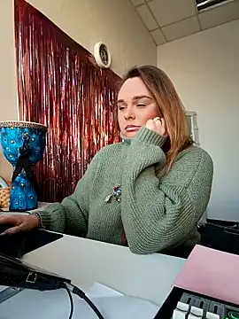 Juicy PeachLux online show from November 24, 2025, 7:41 am