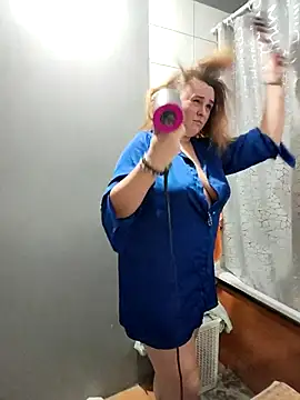 Juicy PeachLux online show from November 6, 2025, 3:21 am