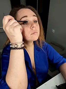 Juicy PeachLux online show from November 3, 2025, 3:12 am