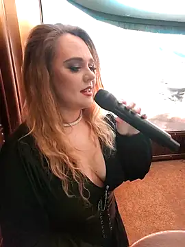 Juicy PeachLux online show from November 7, 2025, 3:05 pm