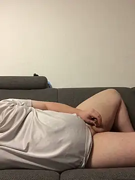 Derbaer1990 online show from December 1, 2025, 7:59 pm