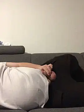 Derbaer1990 online show from November 9, 2025, 1:37 pm