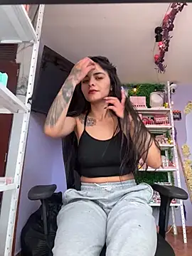 Snapshot of Luci_cam chatting on October 14, 2025, 9:15 pm Luci cam online show from October 14, 2025, 9:15 pm