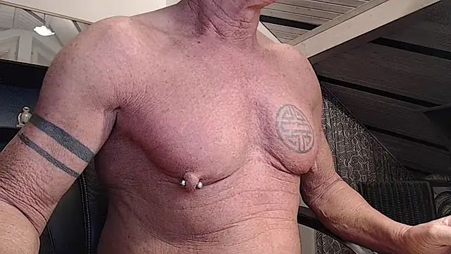 Snapshot of munichrubber chatting on October 23, 2025, 4:00 am munichrubber online show from October 23, 2025, 4:00 am