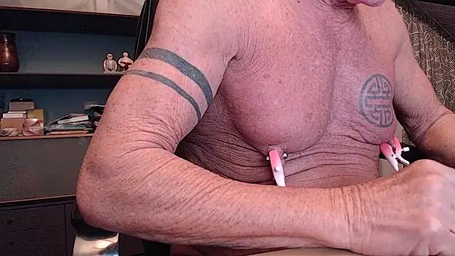 Snapshot of munichrubber chatting on November 10, 2025, 5:45 am munichrubber online show from November 10, 2025, 5:45 am