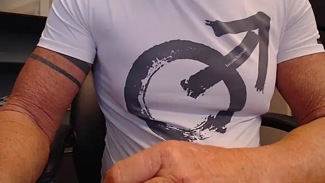 Snapshot of munichrubber chatting on October 17, 2025, 4:16 am munichrubber online show from October 17, 2025, 4:16 am