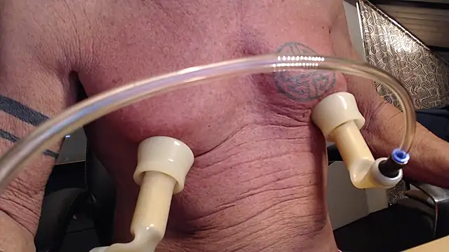 Snapshot of munichrubber chatting on November 24, 2025, 5:57 pm munichrubber online show from November 24, 2025, 5:57 pm