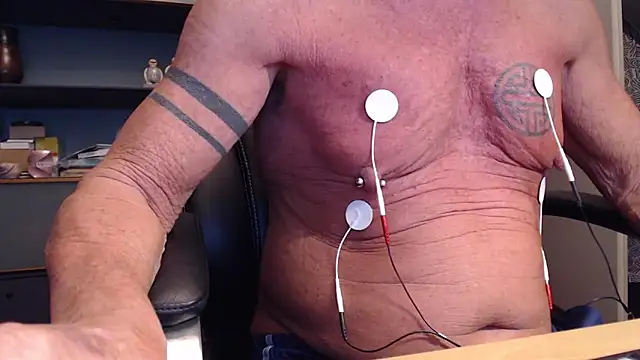 Snapshot of munichrubber chatting on November 9, 2025, 4:11 pm munichrubber online show from November 9, 2025, 4:11 pm