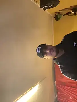 Snapshot of Bello98sud chatting on December 2, 2025, 11:23 am Bello98sud online show from December 2, 2025, 11:23 am