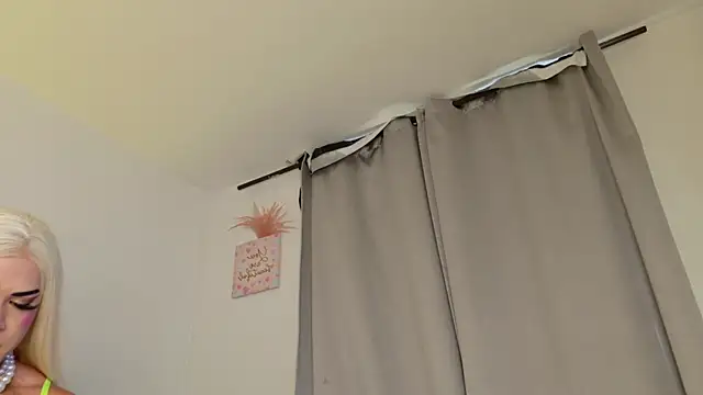 isahilton1 online show from October 22, 2025, 6:18 pm