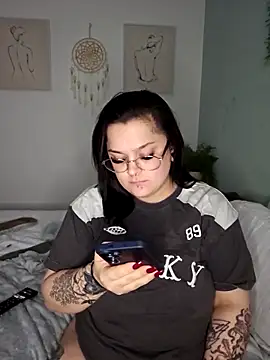 Saucy-Serenity online show from December 21, 2025, 9:04 pm