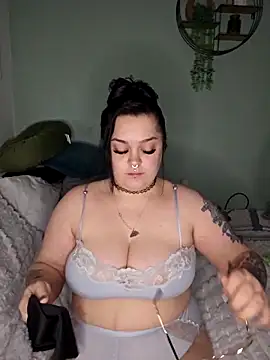 Saucy-Serenity online show from February 20, 2026, 7:49 pm