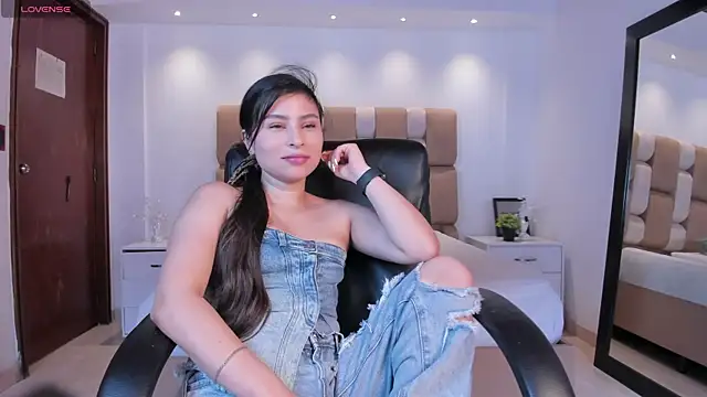 Catalina Santhana online show from September 23, 2025, 6:04 pm