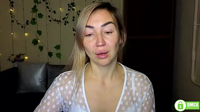 Kiss julli88I online show from December 4, 2025, 6:29 pm