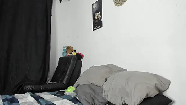 Snapshot of troy_rouge chatting on February 19, 2026, 11:18 am troy rouge online show from February 19, 2026, 11:18 am